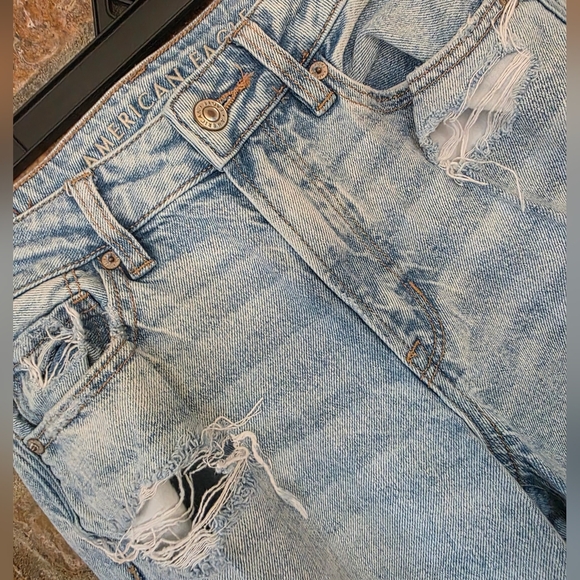 American Eagle Distressed Mom Jeans; Size 0 Regular; Gently Used - Picture 3 of 8